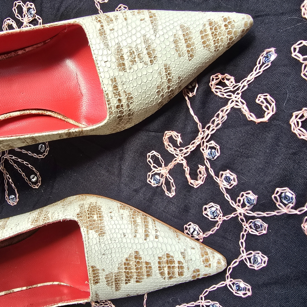 Escada Cream and Tan Heels with Textured Pointed Toe - Picture 13 of 13